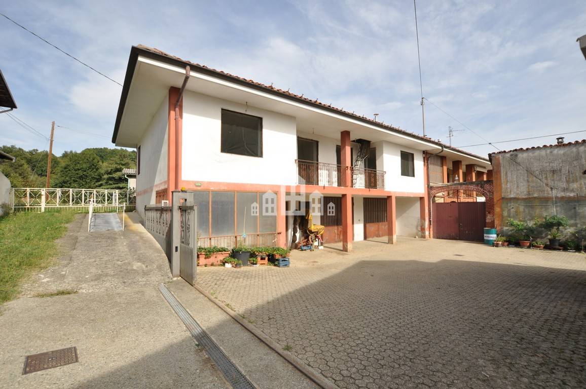 Casa semindipendente in vendita a Castellamonte, Filia