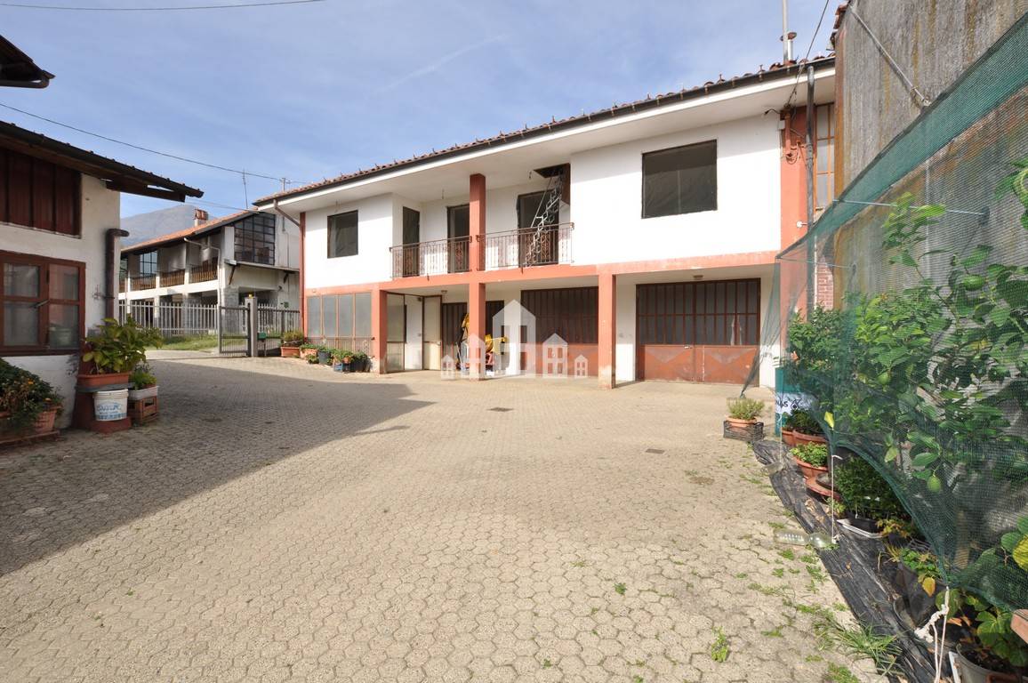 Casa semindipendente in vendita a Castellamonte, Filia