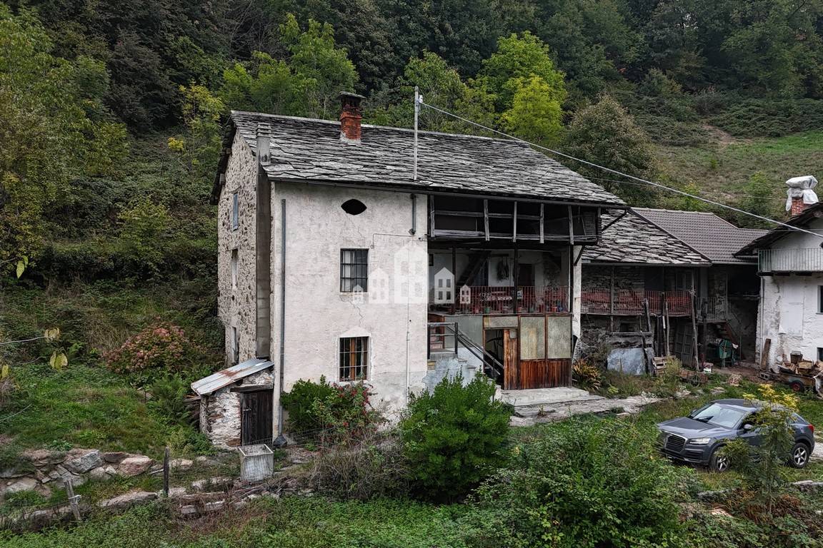 Casa semindipendente in vendita a Traversella