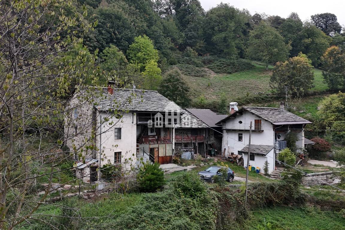 Casa semindipendente in vendita a Traversella