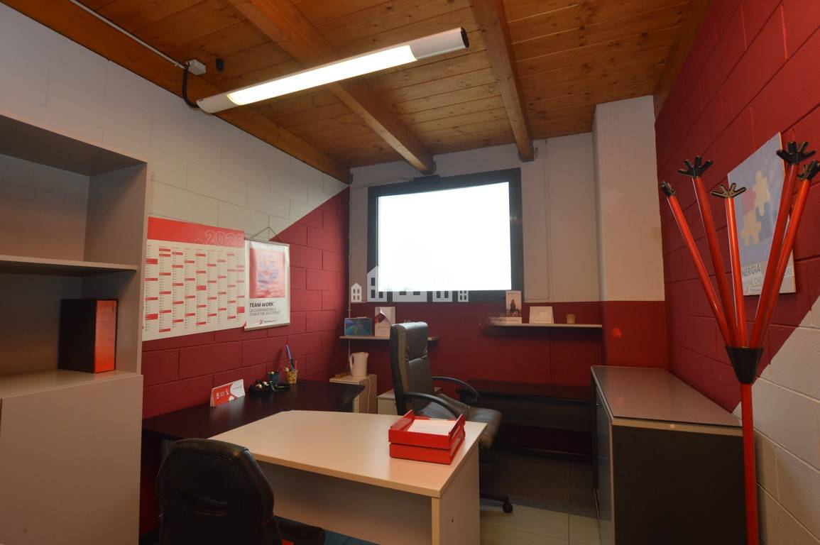 Locale commerciale in vendita a Valperga