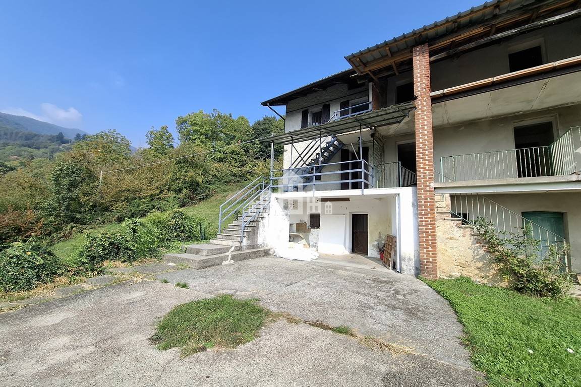 Casa semindipendente in vendita a San Colombano Belmonte