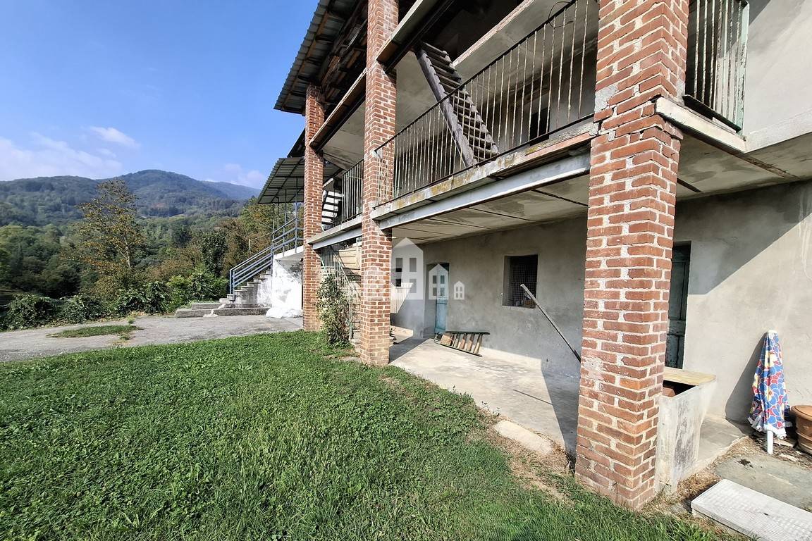 Casa semindipendente in vendita a San Colombano Belmonte