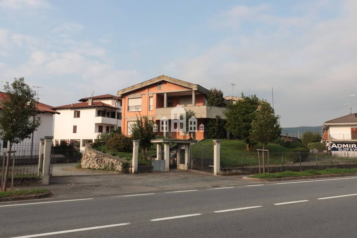 Casa indipendente in vendita a Romano Canavese