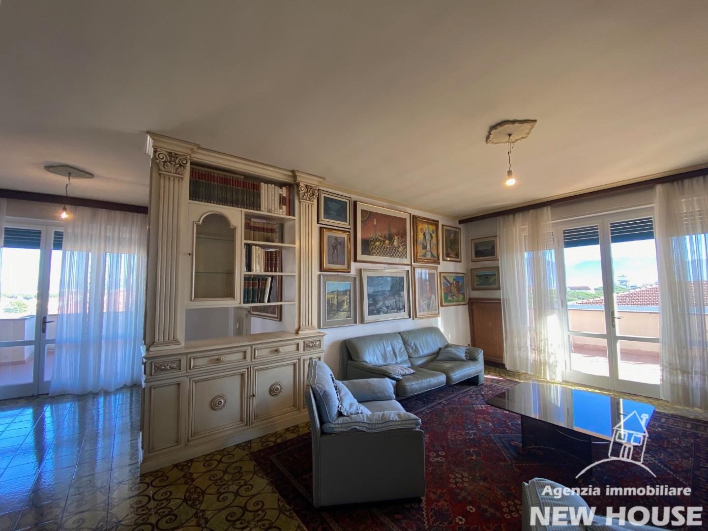 Attico con terrazzi, Pisa landi