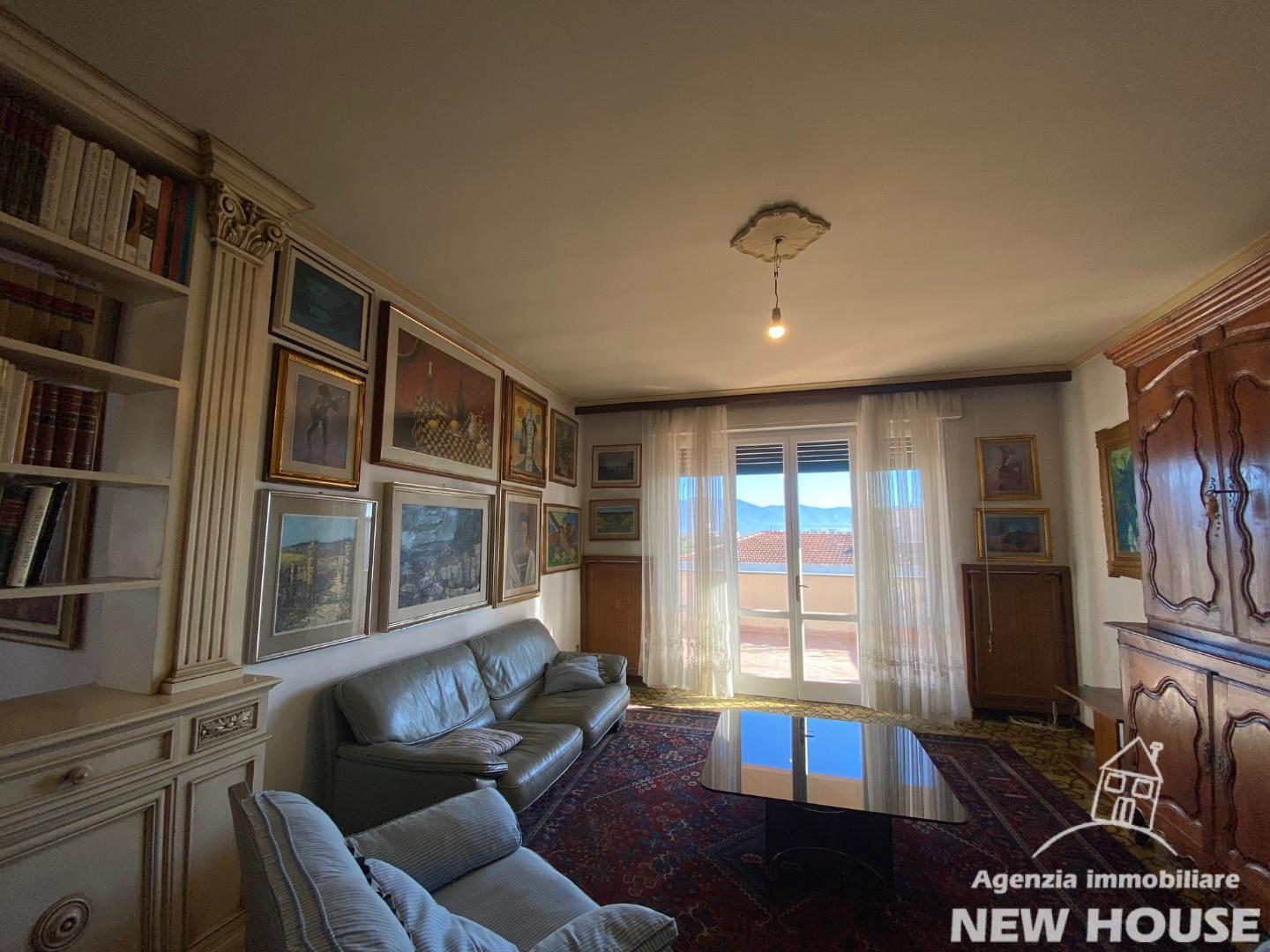 Attico con terrazzi, Pisa landi