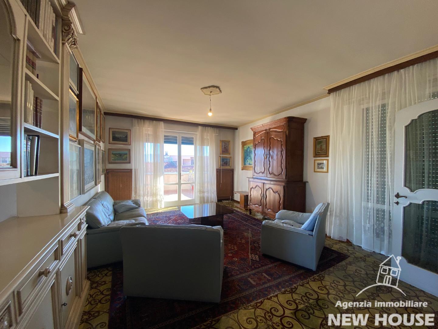 Attico con terrazzi, Pisa landi