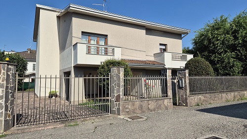 Villa con giardino a Pandino