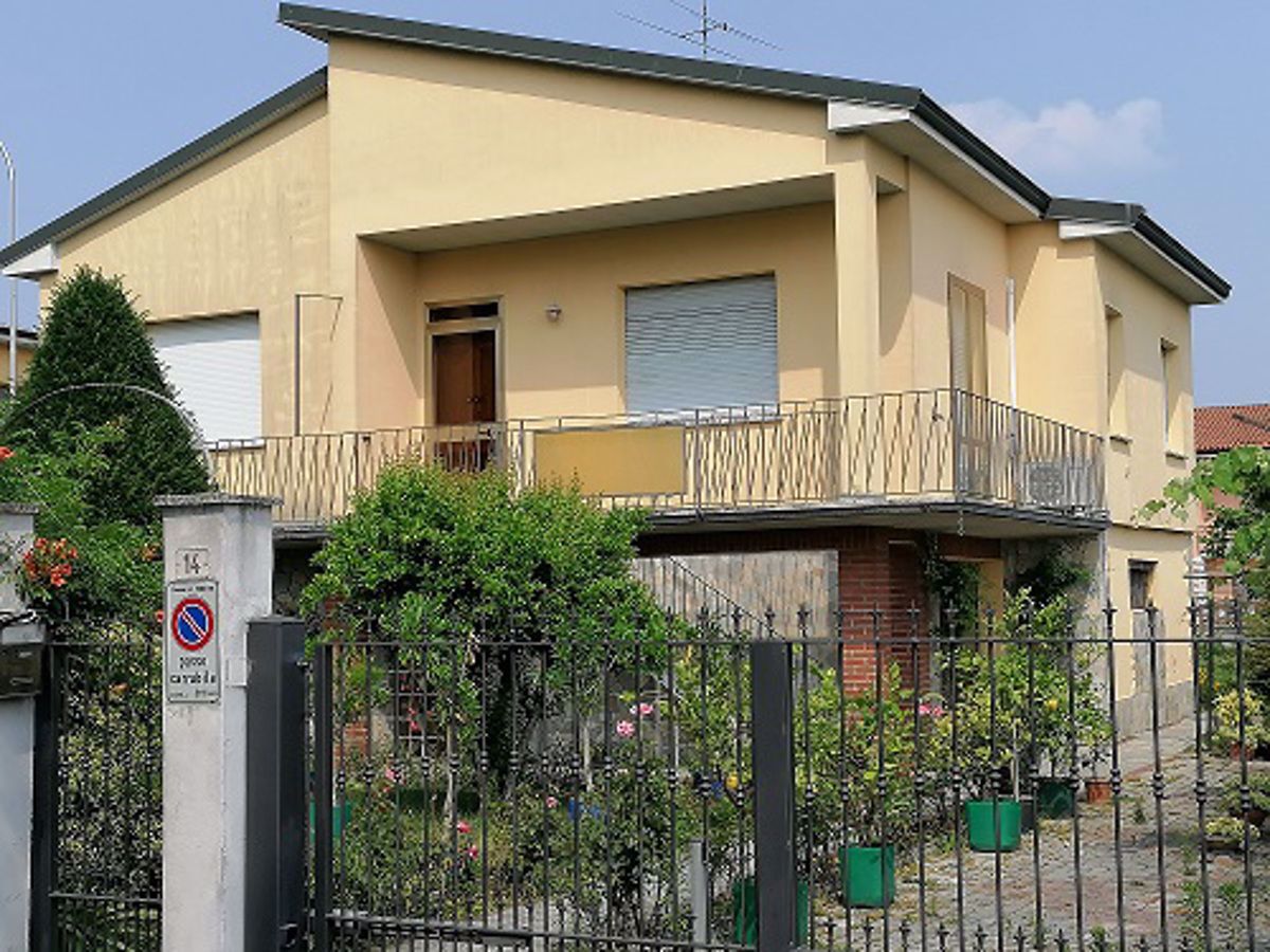 Villa con giardino a Pandino