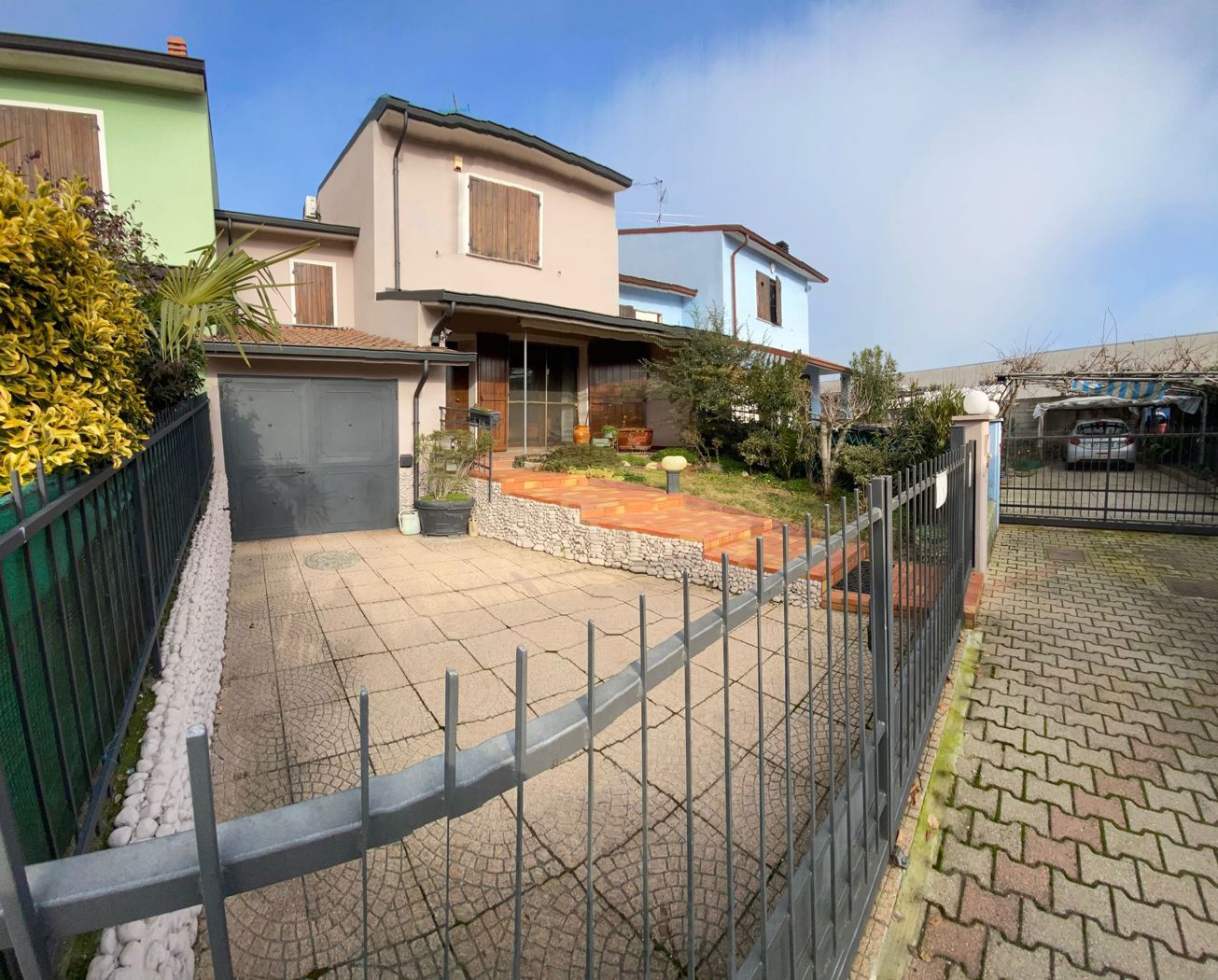 Villa con giardino a Monte Cremasco