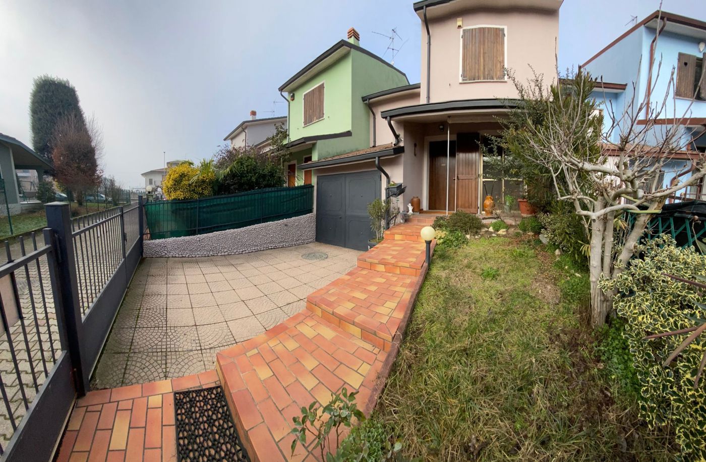 Villa con giardino a Monte Cremasco