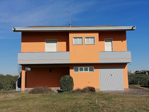 Villa con giardino a Monte Cremasco