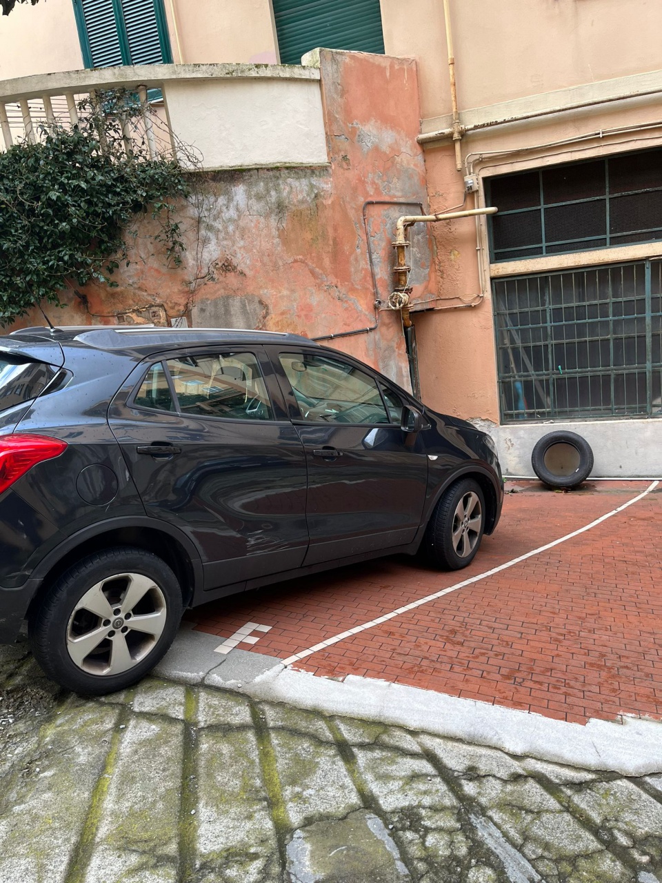 Posto auto coperto in vendita in via giovanni bovio, Genova