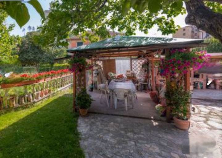 Casa indipendente con giardino a Genova