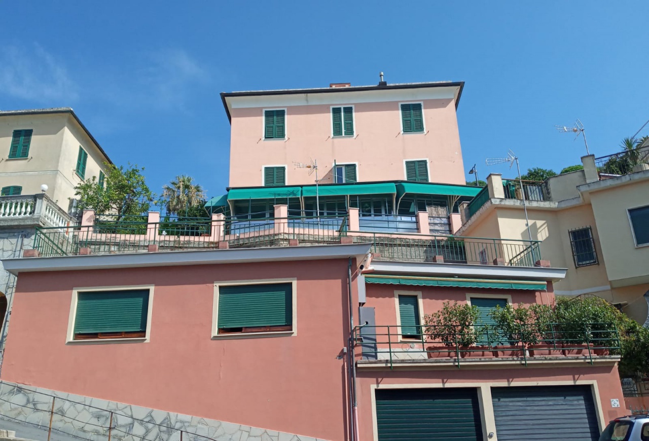 Casa indipendente con terrazzo in via vecchia capo pino, Sori