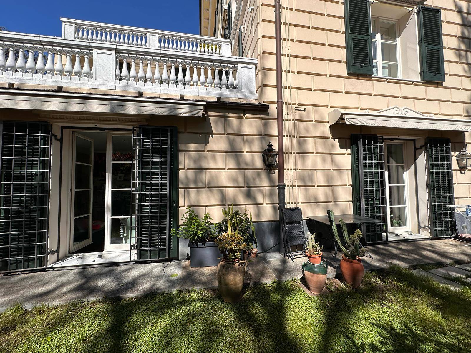 Appartamento con giardino in via gorgona, Genova