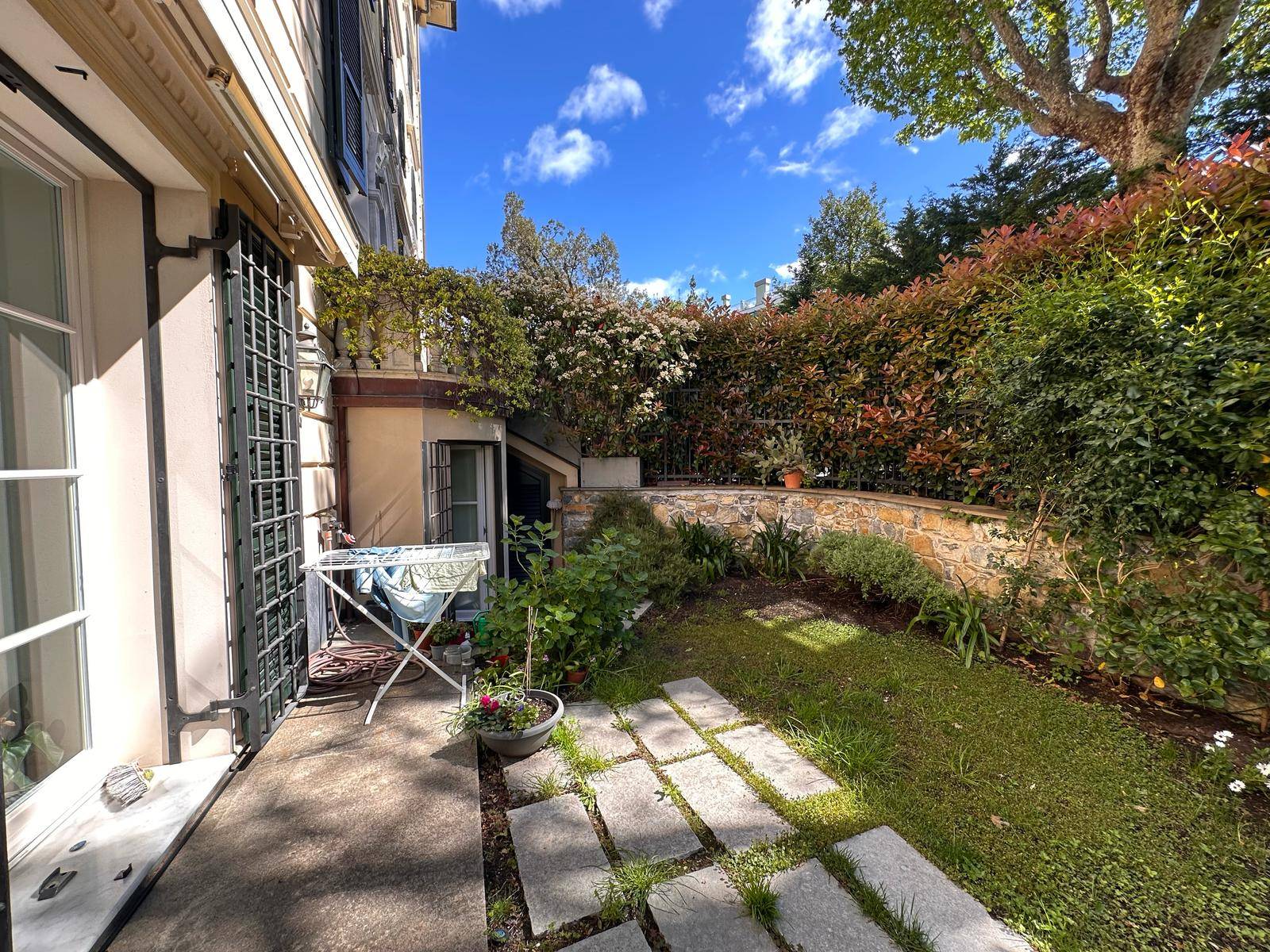 Appartamento con giardino in via gorgona, Genova