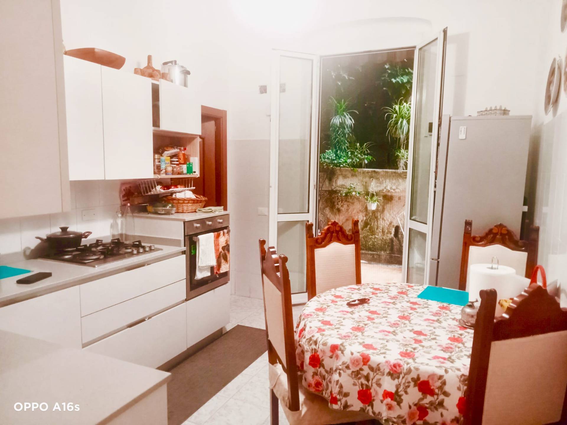 Appartamento con terrazzo in via venezia, Genova