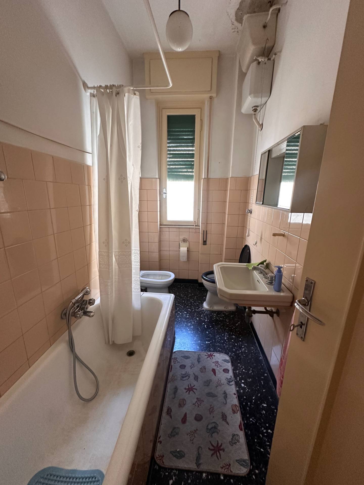 Trilocale da ristrutturare in salita torre del menegotto, Rapallo