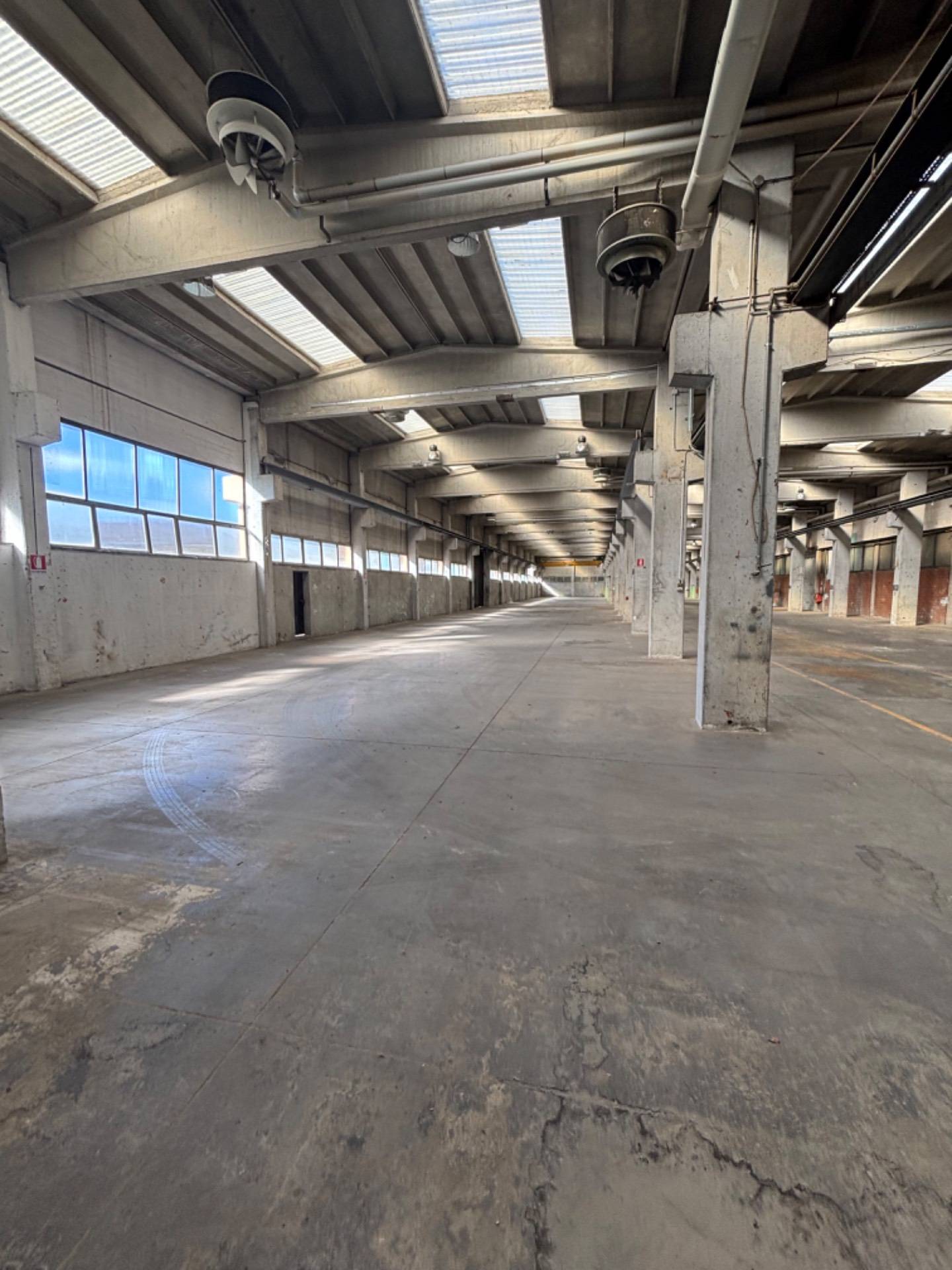 Capannone in vendita in via pontasso, Casella