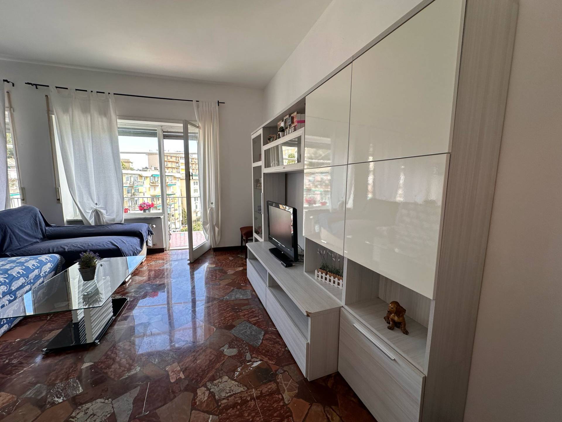 Appartamento con terrazzo in via piaggio, Genova