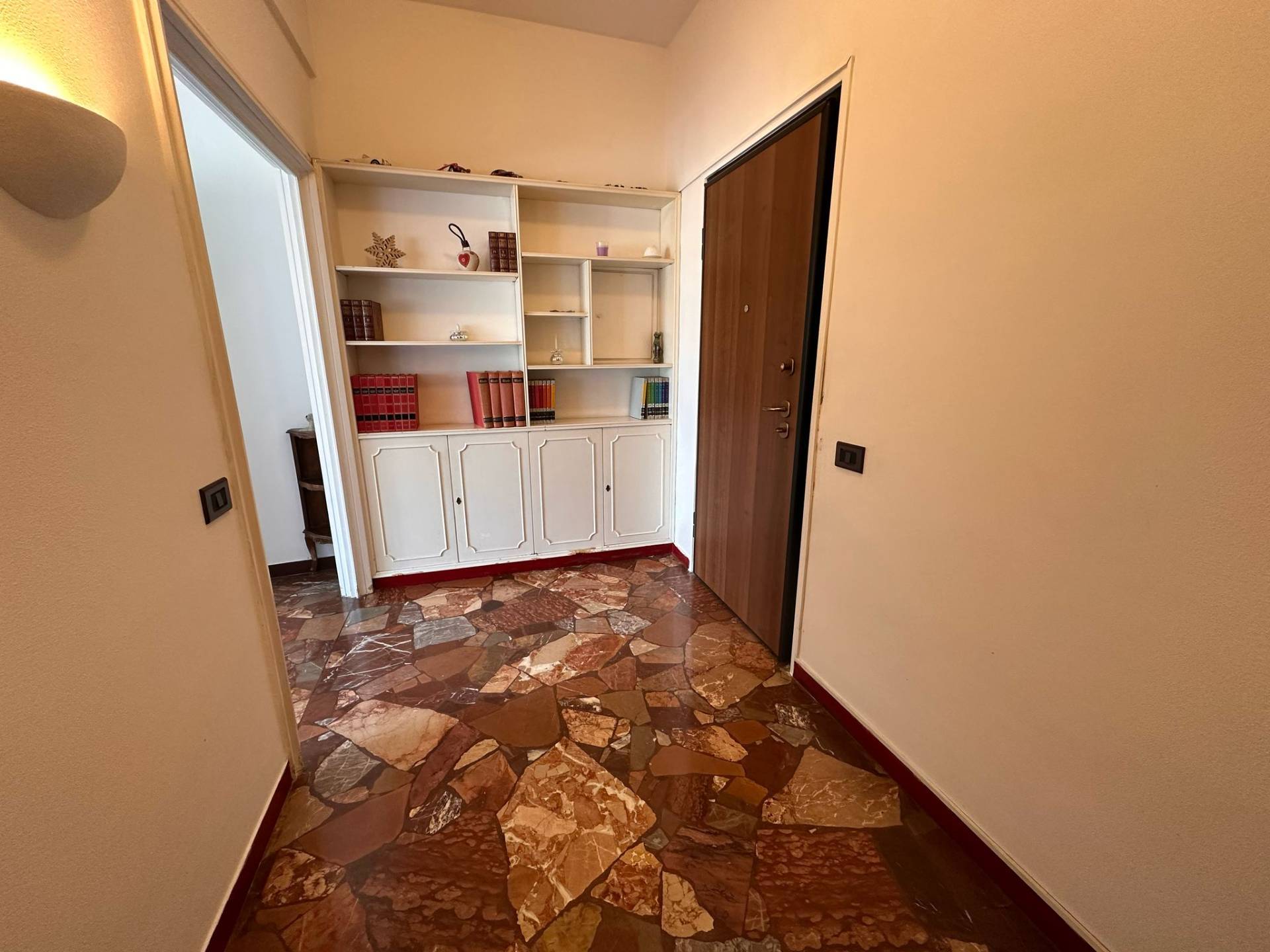 Appartamento con terrazzo in via piaggio, Genova