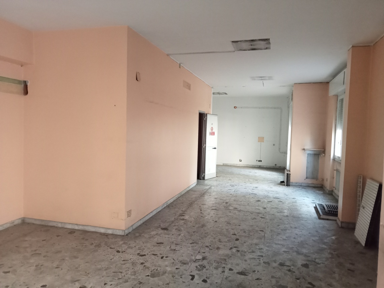 Ufficio con giardino in via piacenza, Genova