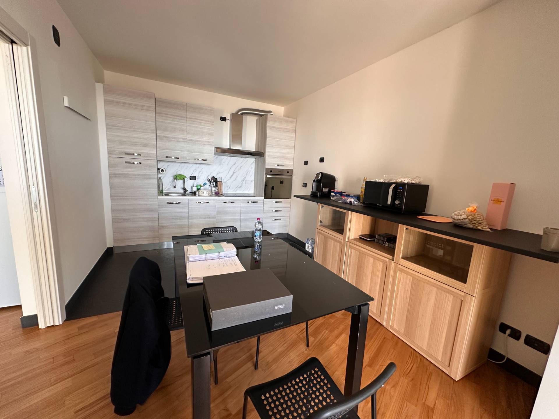 Ufficio con box doppio in piazza roberto baldini, Genova