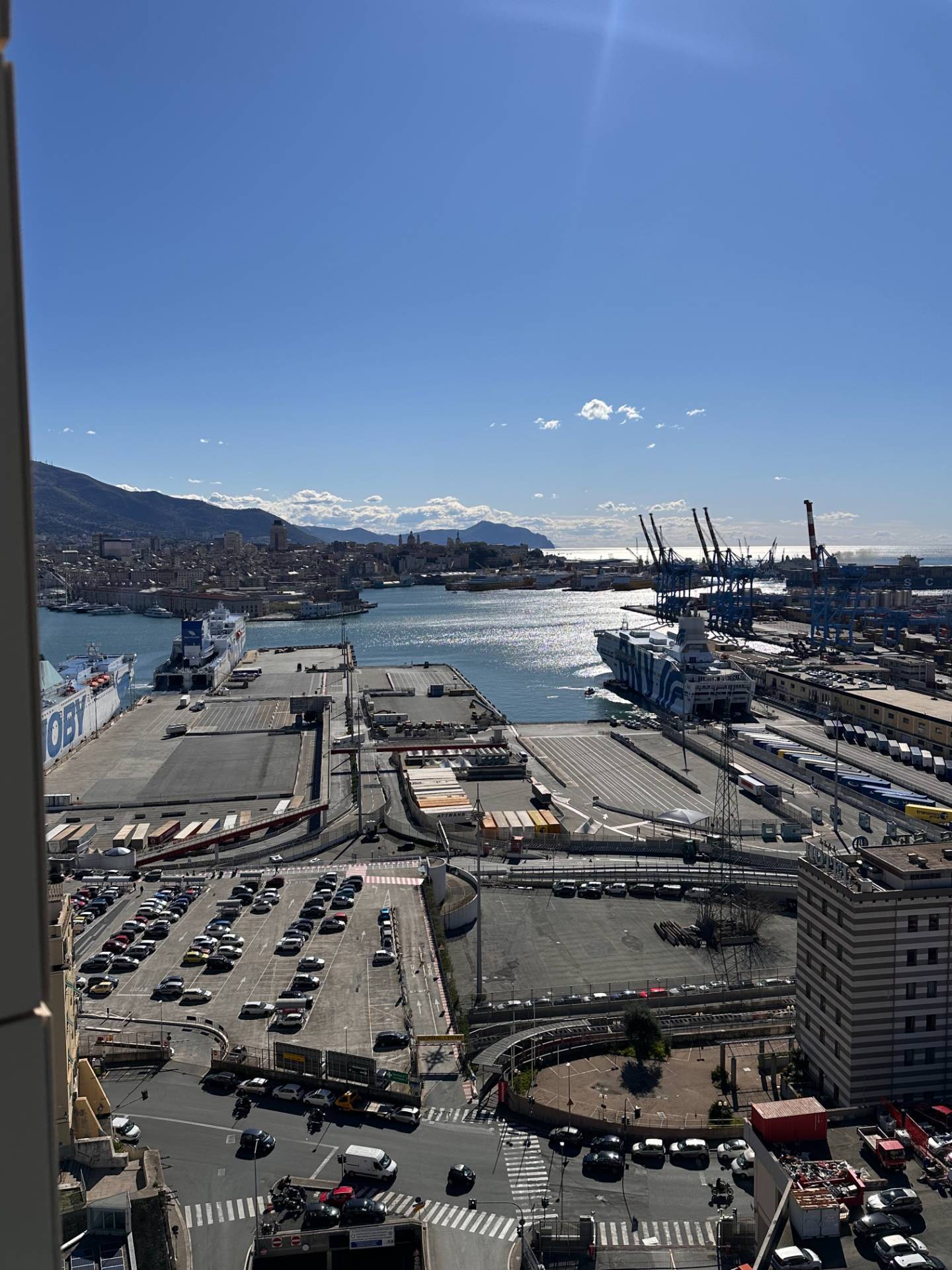 Ufficio con box doppio in piazza roberto baldini, Genova