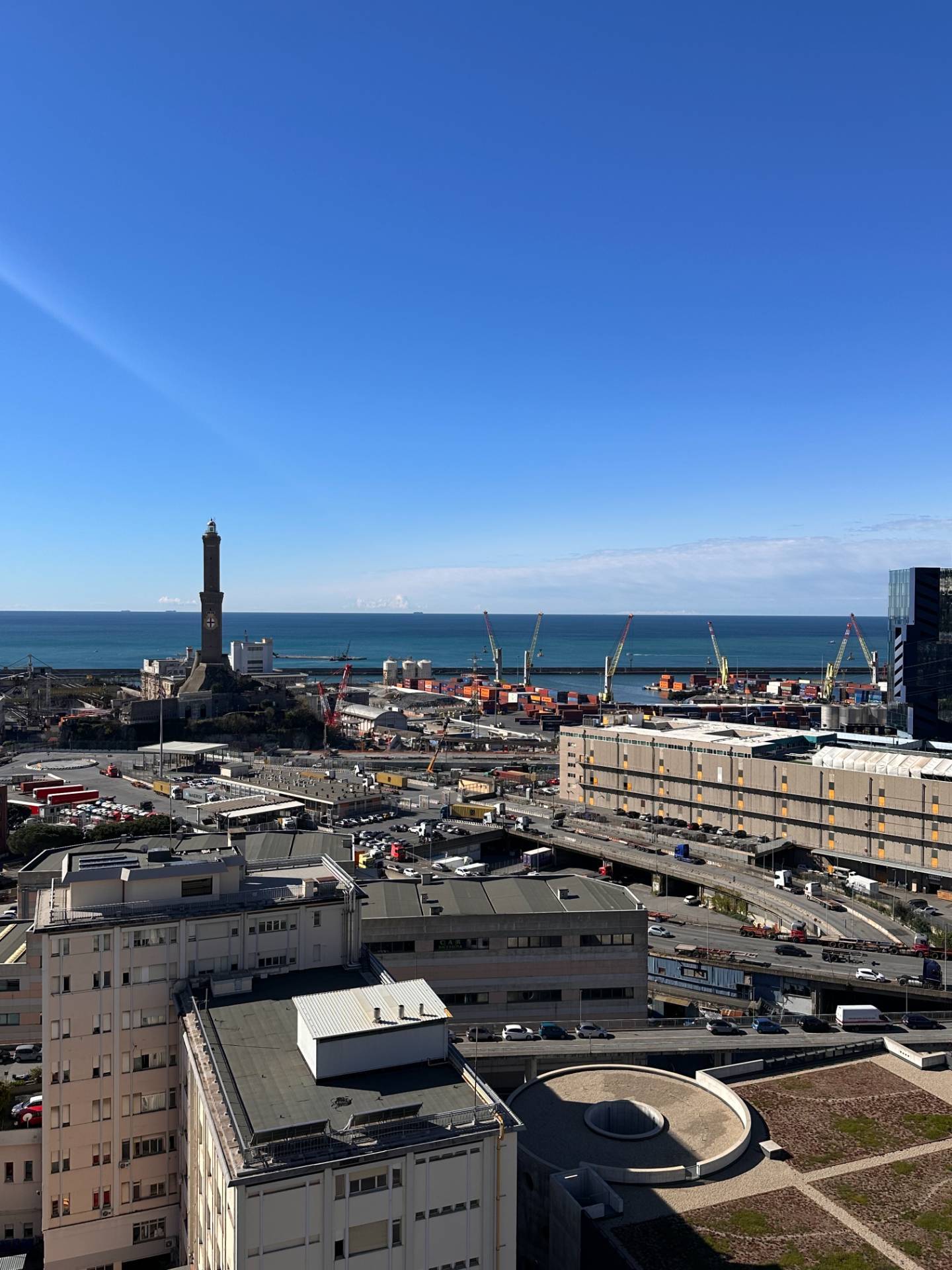 Ufficio con box doppio in piazza roberto baldini, Genova
