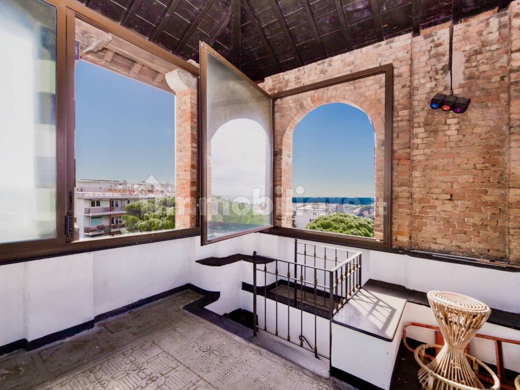 Appartamento con terrazzo in via prasca, Genova