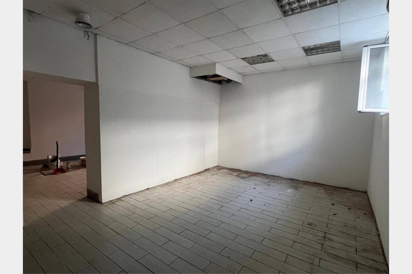 Laboratorio da ristrutturare in piazza martinez, Genova