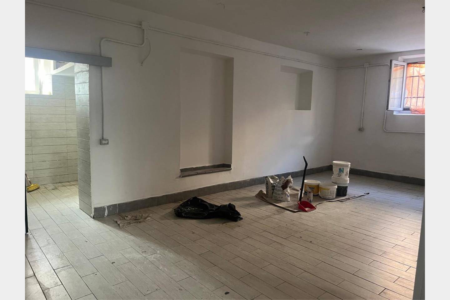 Laboratorio da ristrutturare in piazza martinez, Genova