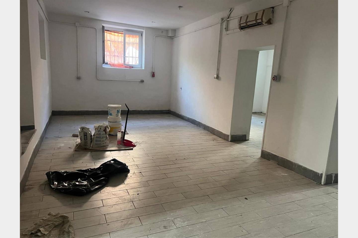 Laboratorio da ristrutturare in piazza martinez, Genova