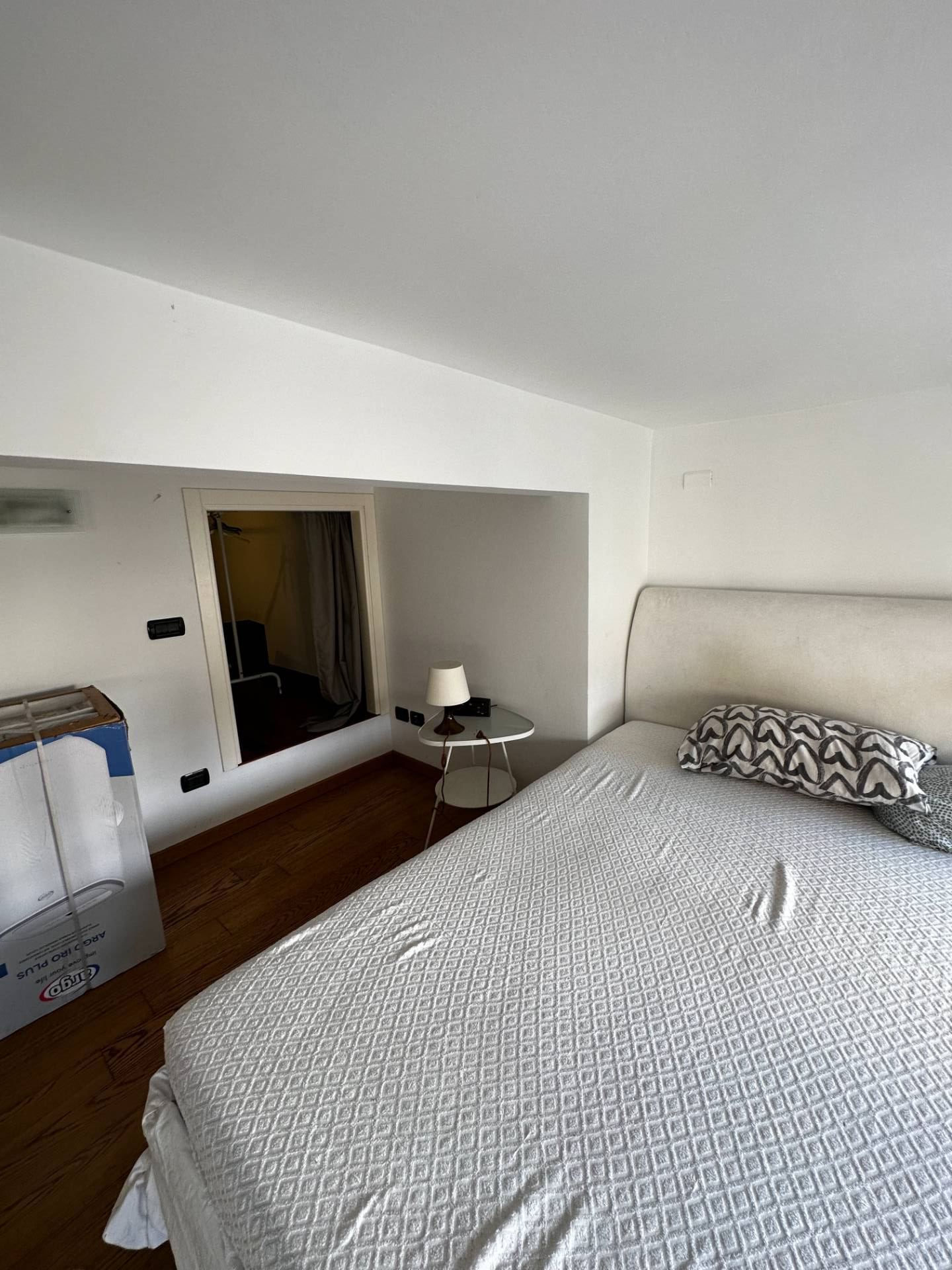 Trilocale arredato in affitto in via garibaldi, Genova