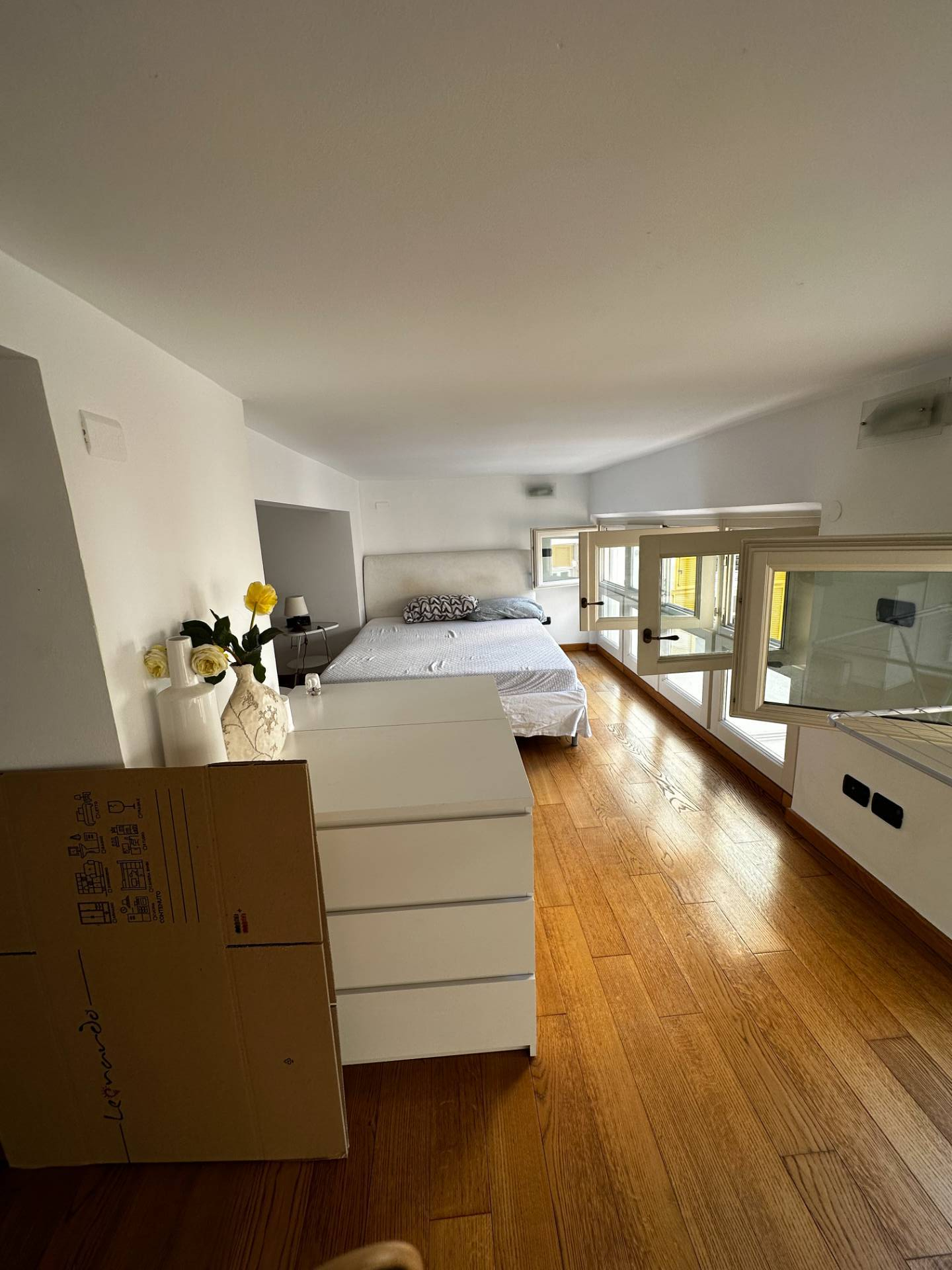 Trilocale arredato in affitto in via garibaldi, Genova