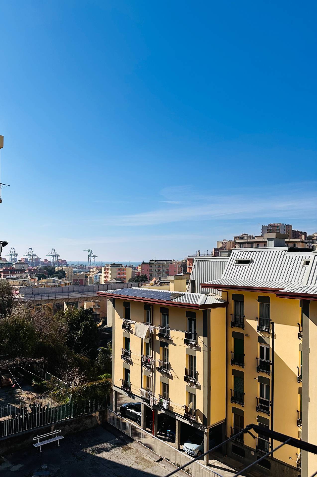 Appartamento vista mare in via finale, Genova