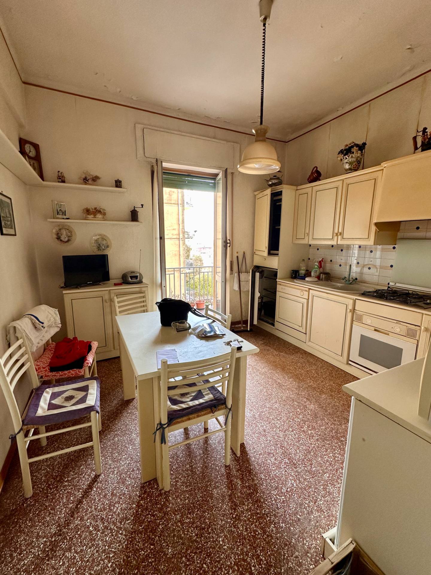 Appartamento vista mare in via finale, Genova