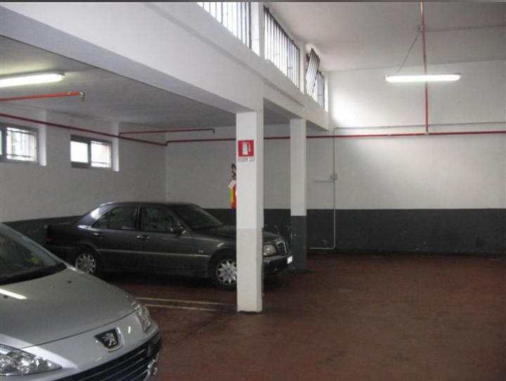 Box/Garage 400mq in vendita in via celesia, Genova