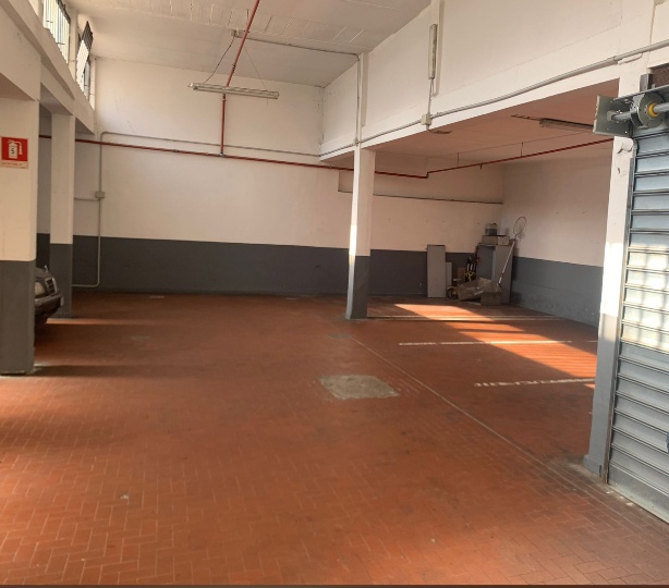 Box/Garage 400mq in vendita in via celesia, Genova