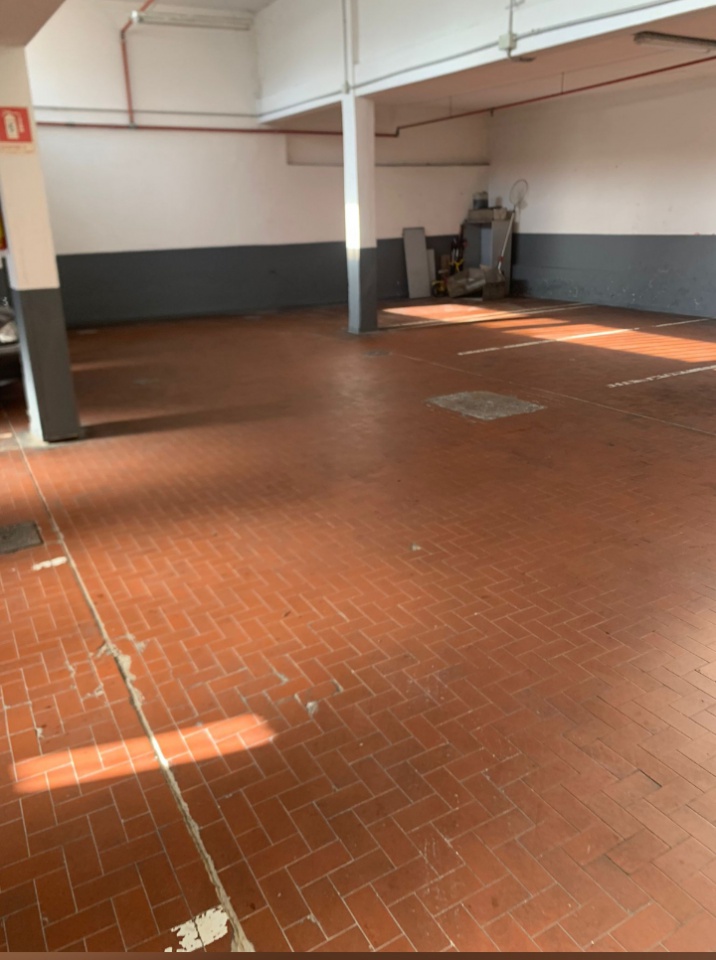 Box/Garage 400mq in vendita in via celesia, Genova