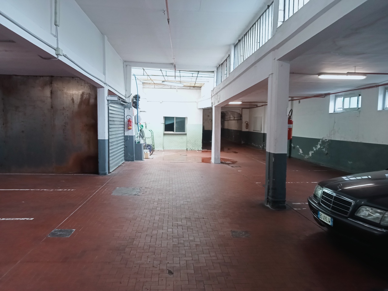 Box/Garage 400mq in vendita in via celesia, Genova