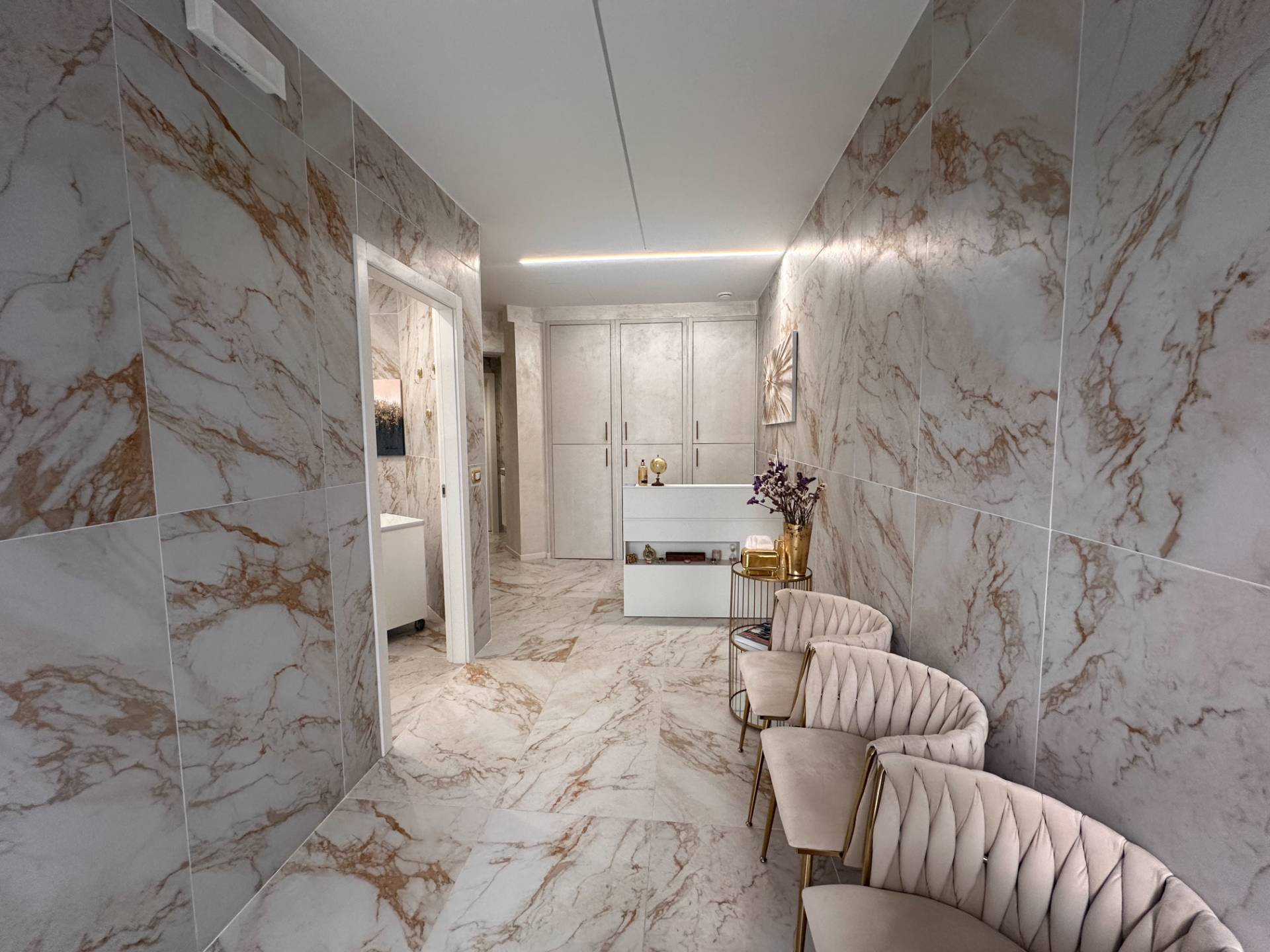 Negozio ristrutturato in via del commercio, Genova