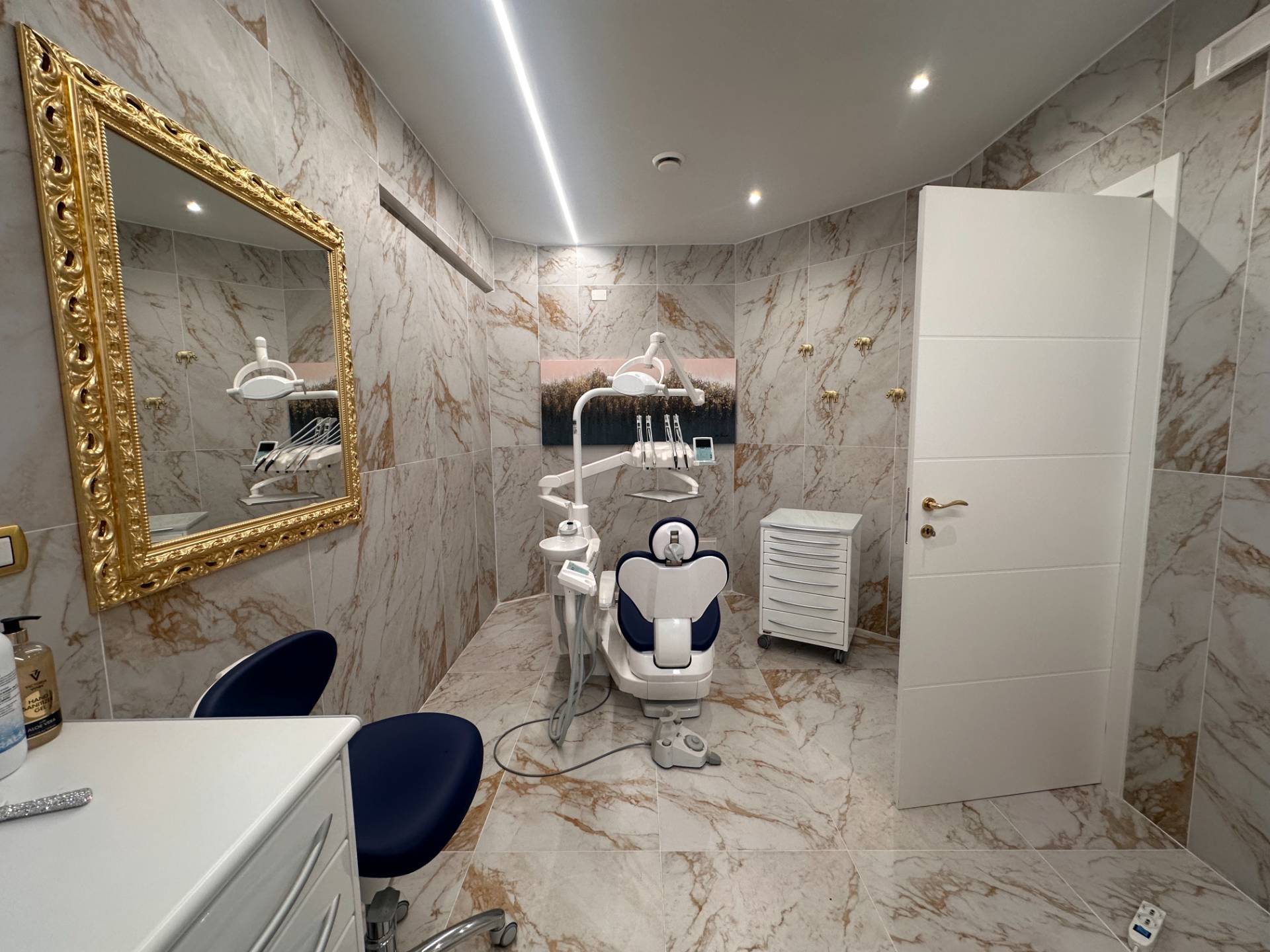 Negozio ristrutturato in via del commercio, Genova