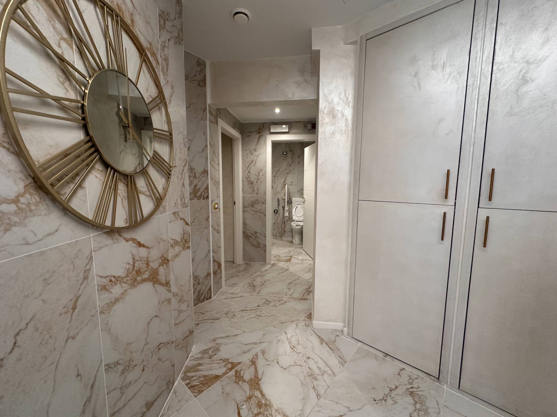 Negozio ristrutturato in via del commercio, Genova