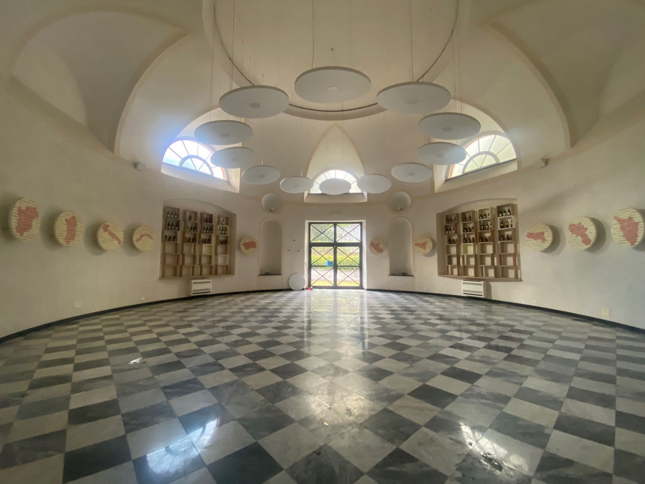 Locale commerciale con giardino in via giordano, Genova