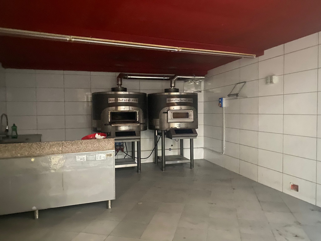 Locale commerciale con giardino in via giordano, Genova