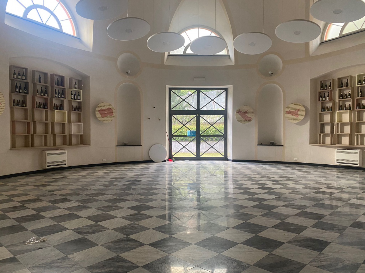 Locale commerciale con giardino in via giordano, Genova