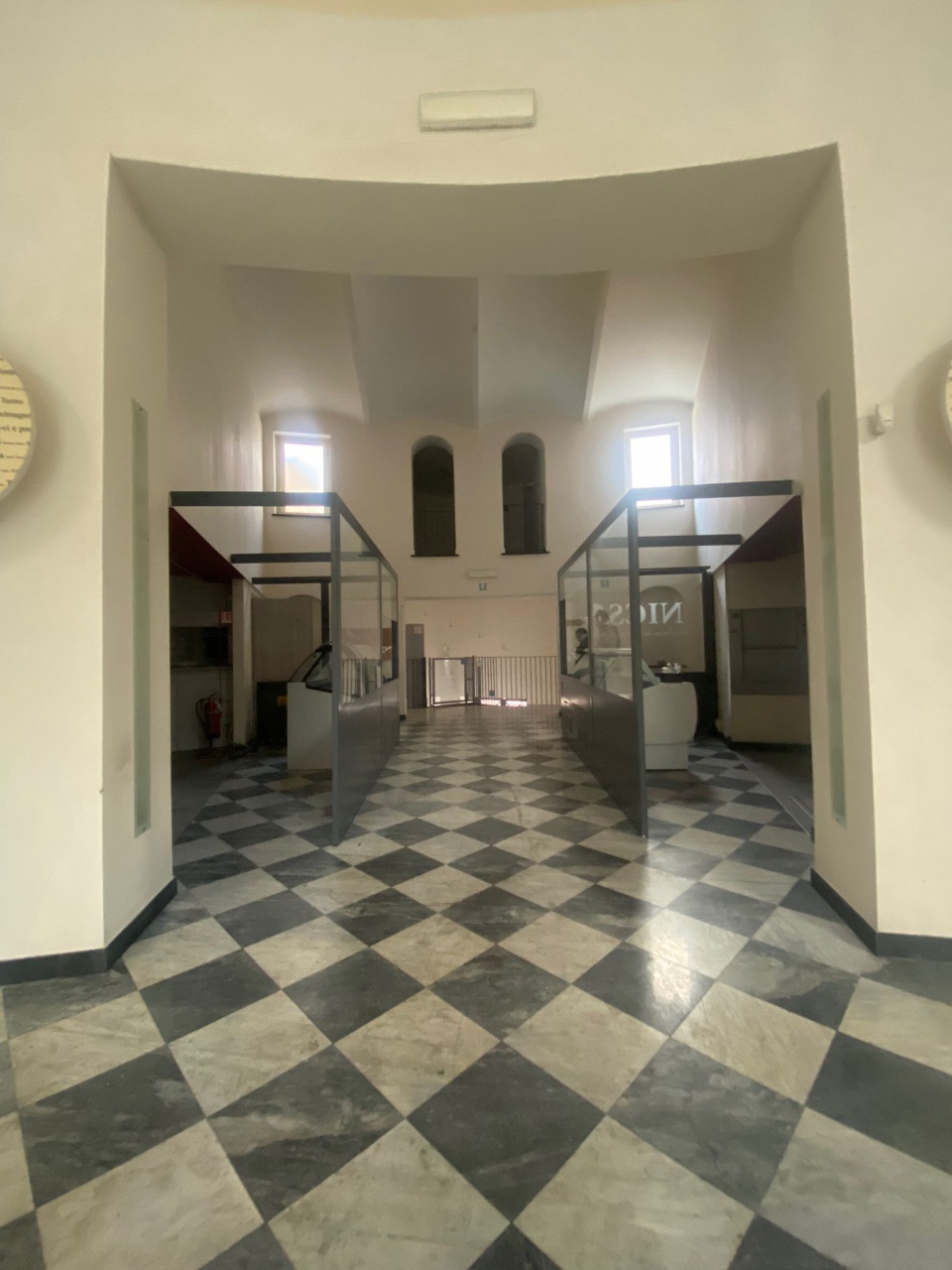 Locale commerciale con giardino in via giordano, Genova