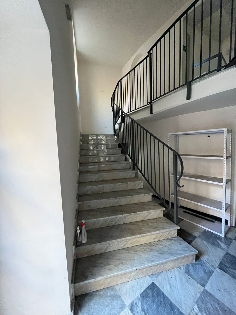 Locale commerciale con giardino in via giordano, Genova